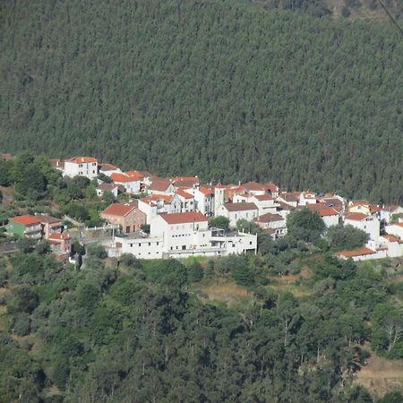 ホテルAlojamento Local De Pardieiros Avô エクステリア 写真