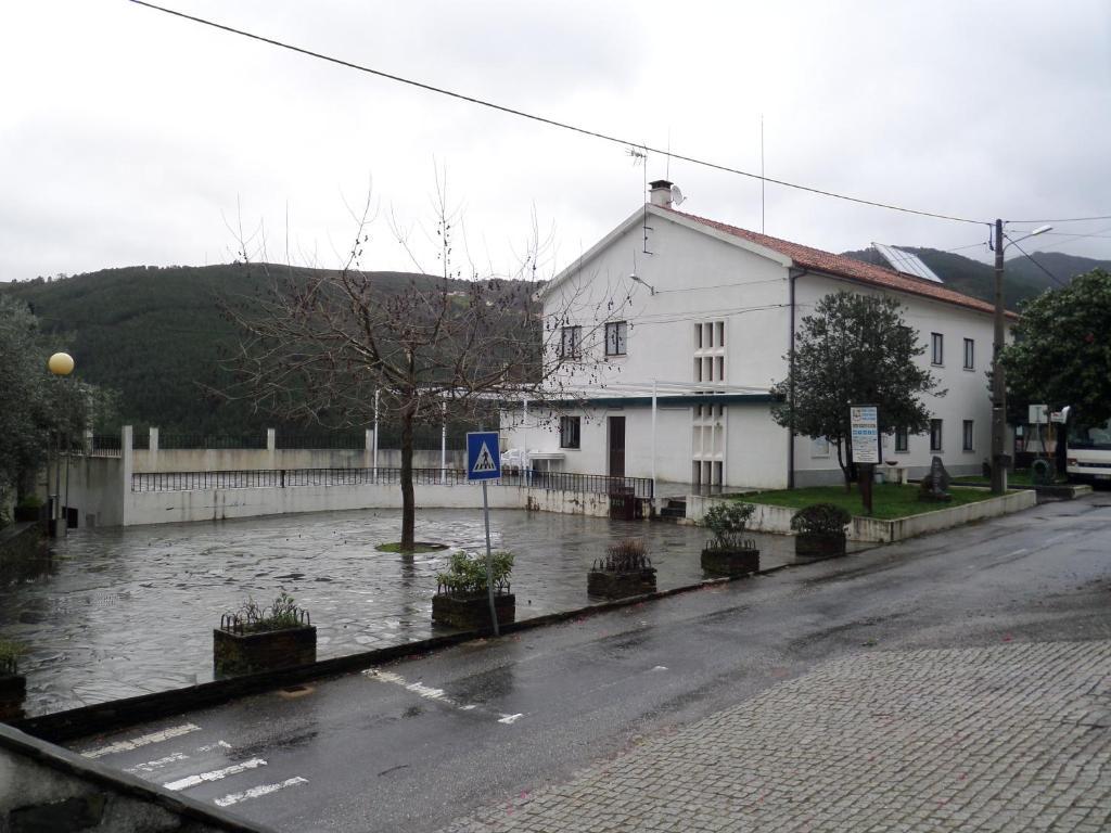 ホテルAlojamento Local De Pardieiros Avô エクステリア 写真